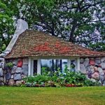 The “Half House" is the smallest of Earl Young's houses and is considered by many to be the quintessence of his style. (Photo courtesy of Mike Barton) "Half House" - Earl Young Mushroom House Tours